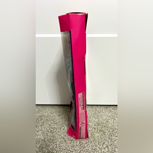 1997 US Olympic Skater Barbie - Picture 4 of 8